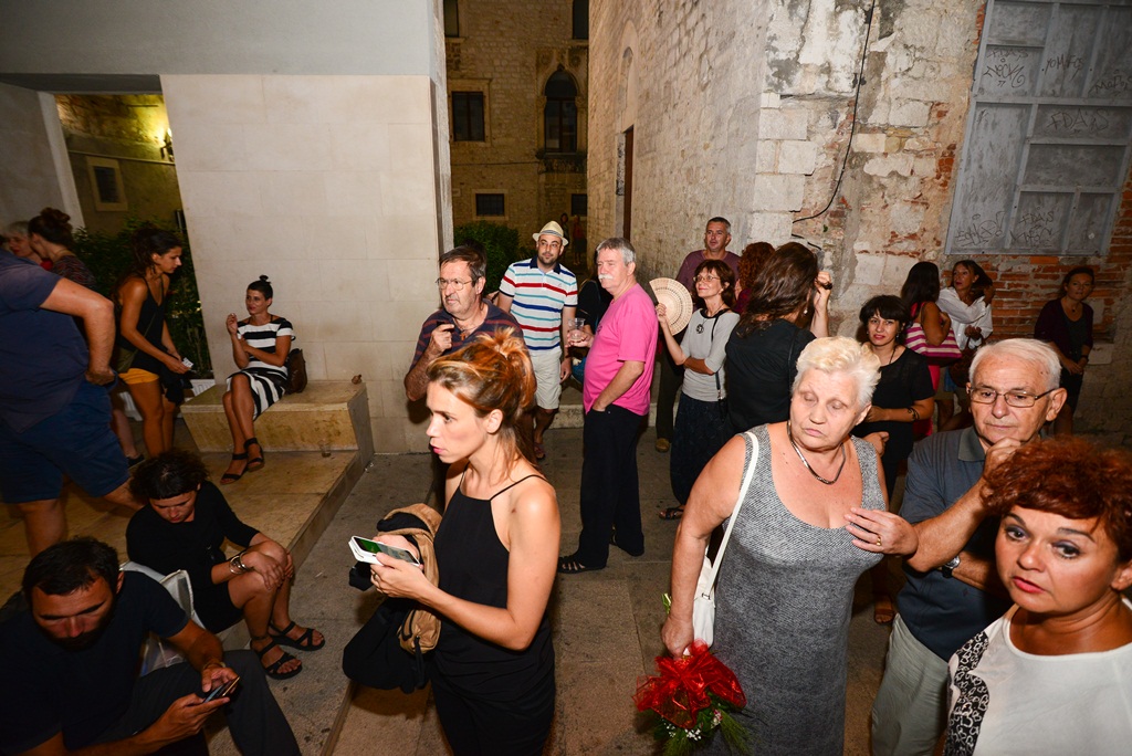 “Ana i Ona” naziv je predstave čijom je premijerom sinoć u zadarskom Kazalištu lutaka započela umjetnička revija pod nazivom “Nosi se Teatro Verrdi”.