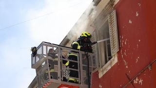 Veliki požar izbio u zgradi na Narodnom trgu