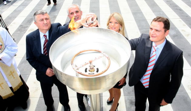 Zadar, 010612.
Danas je u Zadru odrazan svecani dogadjaj prikljucenja prvog korisnika na EVN-ovu plinsku distributivnu i opskrbnu mrezu u Zadru i Dalamciji. Prvi korisnici u Zadru su stanari POS-ovih zgrada na zadarskom predjelu Crvene kuce. EVN-ovu plins