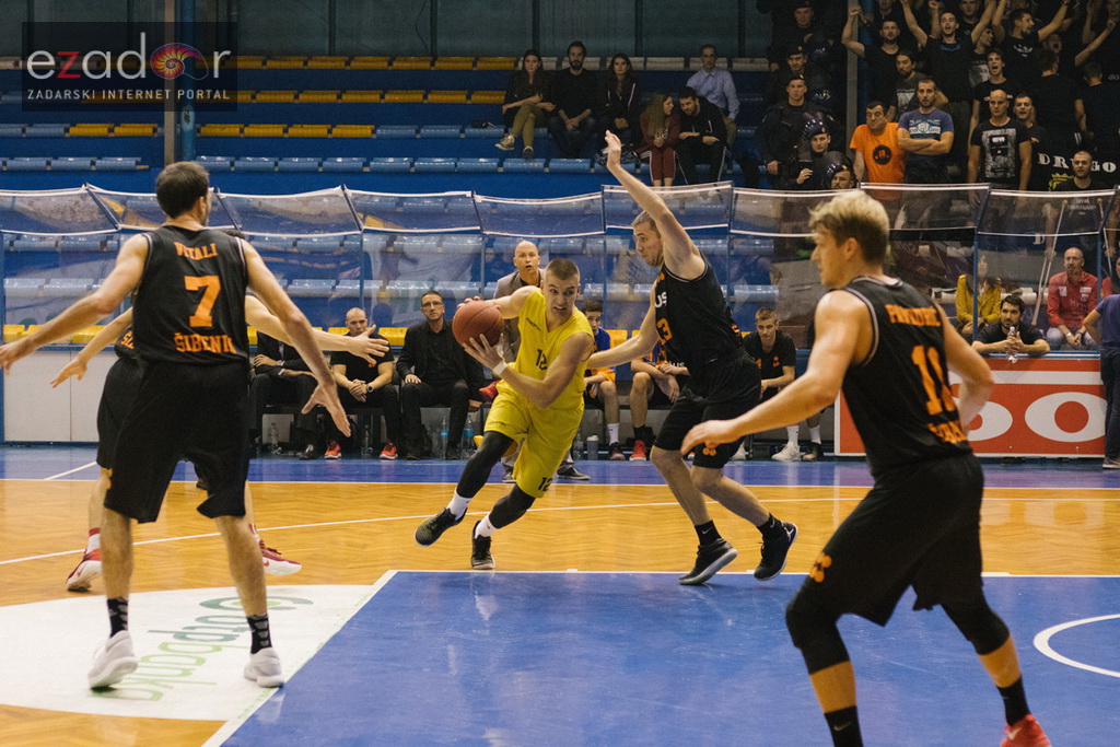 HT Premijer liga, 3. kolo: KK Jazine Arbanasi – GKK Šibenik 36-72 HT Premijer liga, 3. kolo: KK Jazine Arbanasi – GKK Šibenik 36-72