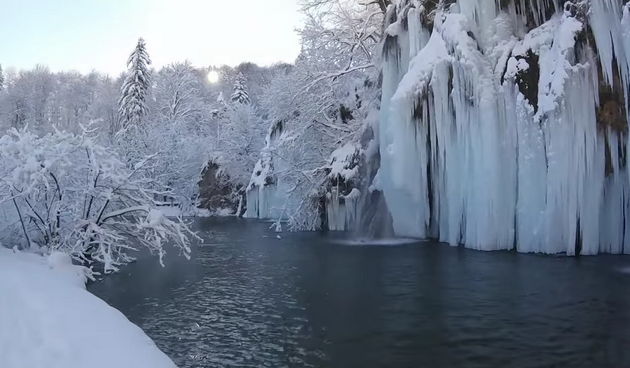 Zaleđena Plitvička jezera u videu Ante Tončija Fabrisa
