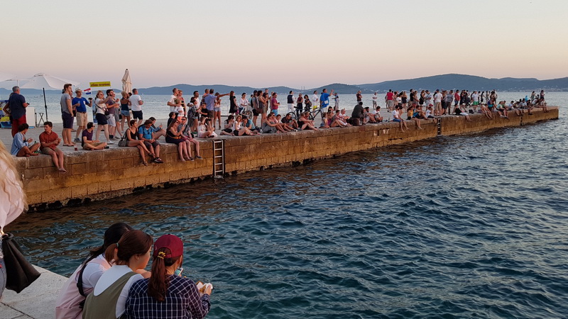Zalazak sunca i Craft Beer Festival na zadarskoj rivi. Foto: Mladen Malik Zalazak sunca i Craft Beer Festival na zadarskoj rivi. Foto: Mladen Malik