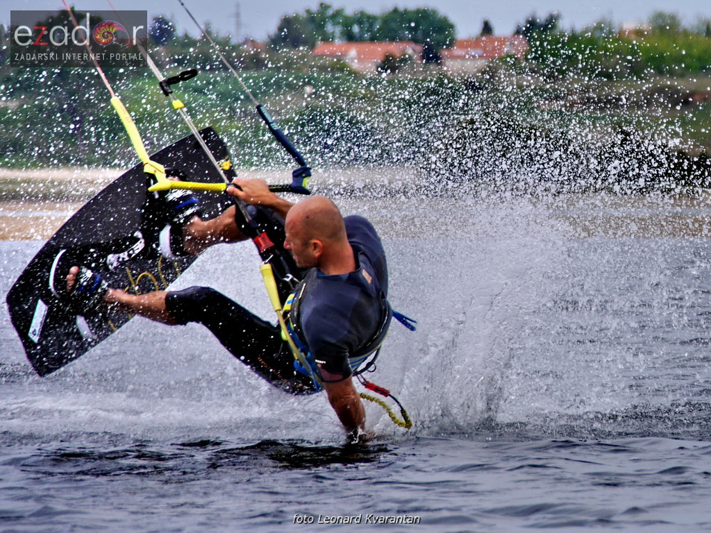 Kiteri guštali u refulima ninske bure Kiteri guštali u refulima ninske bure