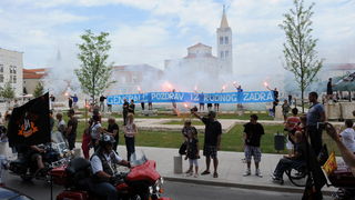 Zadar, 280511.
Odrzana je parada Harley Davidson motora izmedju Zadra i Biograda u kojoj je sudjelovalo vise tisuca motora. Oko 12 sati s Borika u Zadru krenula je kolona Harley Davidsona duga 4 kilometra koja se zaputila u Biograd gdje se odrzavaju dani Zadar, 280511.
Odrzana je parada Harley Davidson motora izmedju Zadra i Biograda u kojoj je sudjelovalo vise tisuca motora. Oko 12 sati s Borika u Zadru krenula je kolona Harley Davidsona duga 4 kilometra koja se zaputila u Biograd gdje se odrzavaju dani