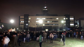 Zagreb, 040311.
Ilica.
Peti po redu, protuvladin prosvjed tzv. facebook grupe.
Na fotografiji: Prosvjednici ispred zgrade HRT-a
Foto: Tomislav Kristo / CROPIX Zagreb, 040311.
Ilica.
Peti po redu, protuvladin prosvjed tzv. facebook grupe.
Na fotografiji: Prosvjednici ispred zgrade HRT-a
Foto: Tomislav Kristo / CROPIX