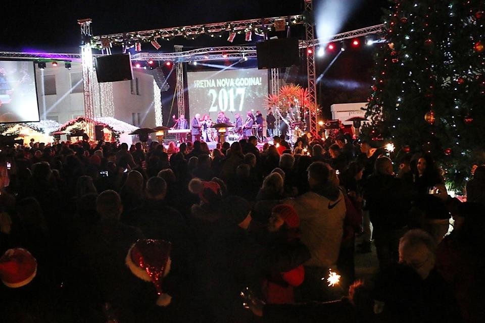 Spektakularni doček Nove 2017. godiner u Viru