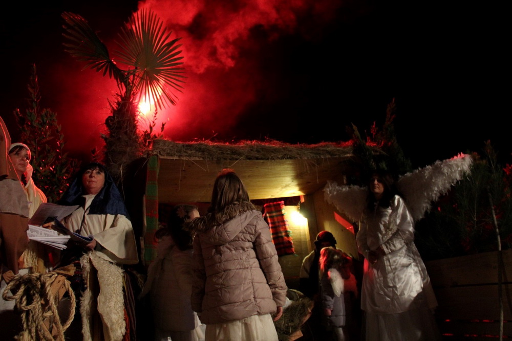 U Diklu kod bunara upriličene žive jaslice U Diklu kod bunara upriličene žive jaslice