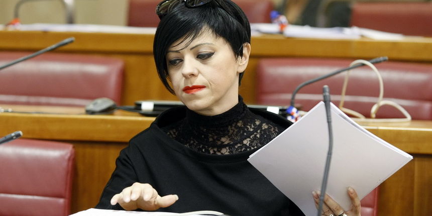 Zagreb, 261012.
Markov trg.
Nastavak redovite sjednice sabora.
Na slici: Mirela Holy.
Foto: Goran Mehkek / CROPIX