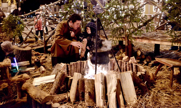 Zagreb, 221212.
Kaptol.
Zajednica Cenacolo vec 13 godina ispred Katedrale na Kaptolu u bozicno vrijeme priredjuje Zive jaslice.
Na fotografiji: detalj sa priredbe.
Foto: Admir Buljubasic / CROPIX Zagreb, 221212.
Kaptol.
Zajednica Cenacolo vec 13 godina ispred Katedrale na Kaptolu u bozicno vrijeme priredjuje Zive jaslice.
Na fotografiji: detalj sa priredbe.
Foto: Admir Buljubasic / CROPIX