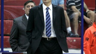 Zagreb, 050610.
KC Drazen Petrovic.
Trg Drazena Petrovica 3.
3. kosarkaska utakmica finala doigravanja izmedju Cibone i Zadra.
Na slici: Trener Cibone Velimir Perasovic.
Foto: Goran Mehkek / CROPIX Zagreb, 050610.
KC Drazen Petrovic.
Trg Drazena Petrovica 3.
3. kosarkaska utakmica finala doigravanja izmedju Cibone i Zadra.
Na slici: Trener Cibone Velimir Perasovic.
Foto: Goran Mehkek / CROPIX