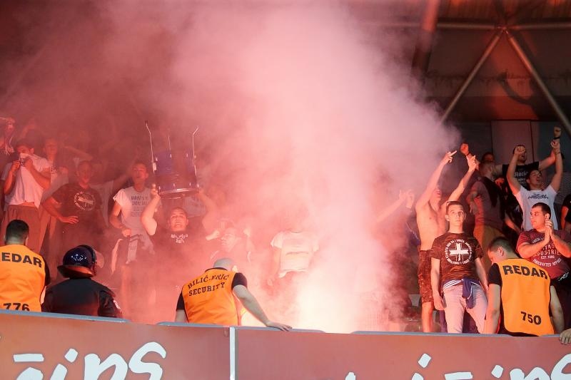 Intervencija policije na tribini s navijačima Zadra na utakmici Cibone i Zadra (80-71). Photo: Goran Stanzl/PIXSELL Intervencija policije na tribini s navijačima Zadra na utakmici Cibone i Zadra (80-71). Photo: Goran Stanzl/PIXSELL