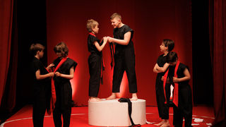 Igrajmo se: Zabranjeno mlađima od 15 strana A