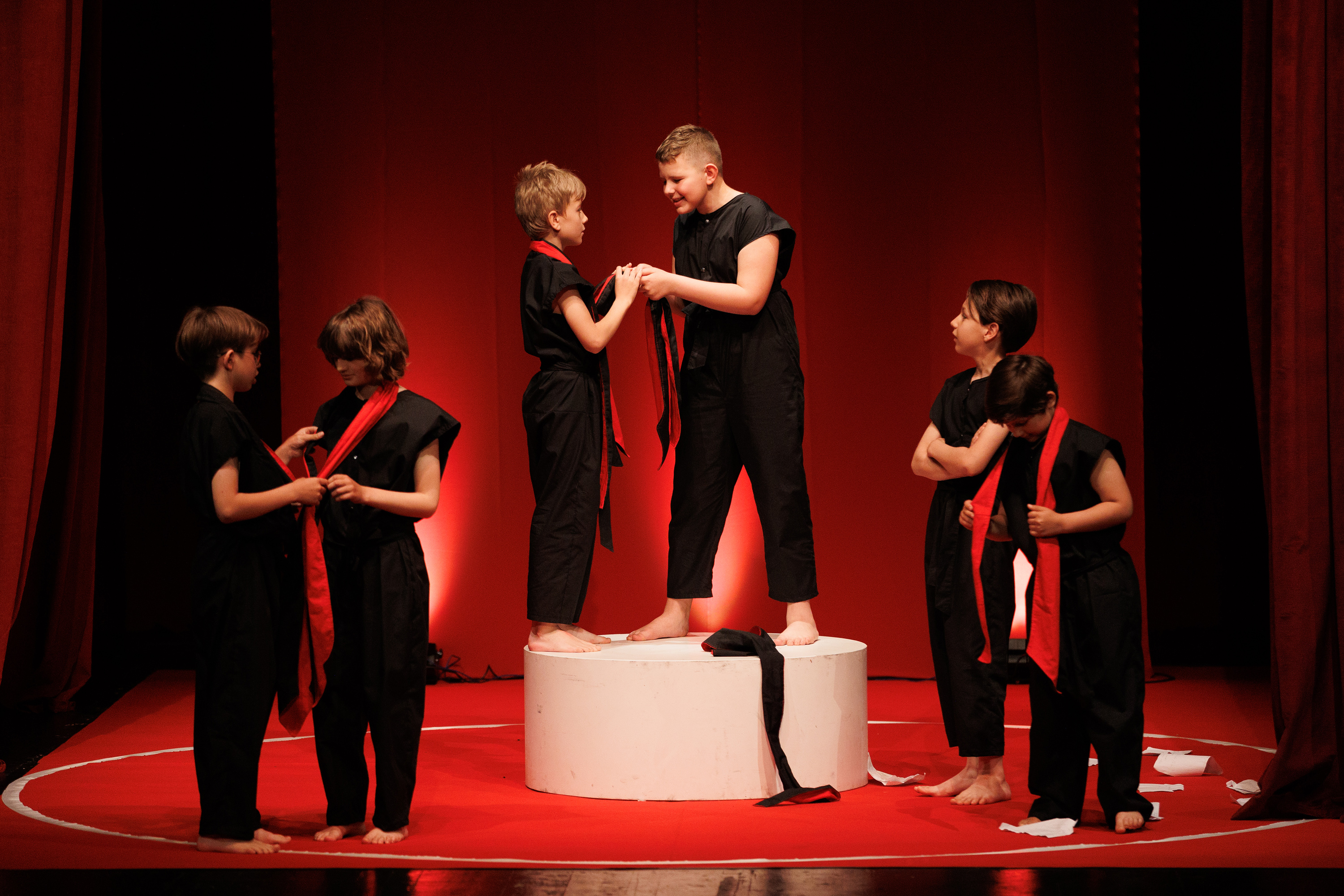 Igrajmo se: Zabranjeno mlađima od 15 strana A