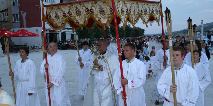 Procesija za tjelovo u Pagu