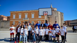 Basket na Forumu: Košarkaške legende protiv mlađih uzrasta KK Zadar Basket na Forumu: Košarkaške legende protiv mlađih uzrasta KK Zadar