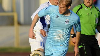 Karlovac, 051111.
Igraliste Branko Cavlovic Cavlek.
Nogometna utakmica 14.kola 1.HNL izmedju NK Karlovac i NK Zadar.
Na slici: Edin Husic, Igor Banovic.
Foto: Damir Krajac / CROPIX