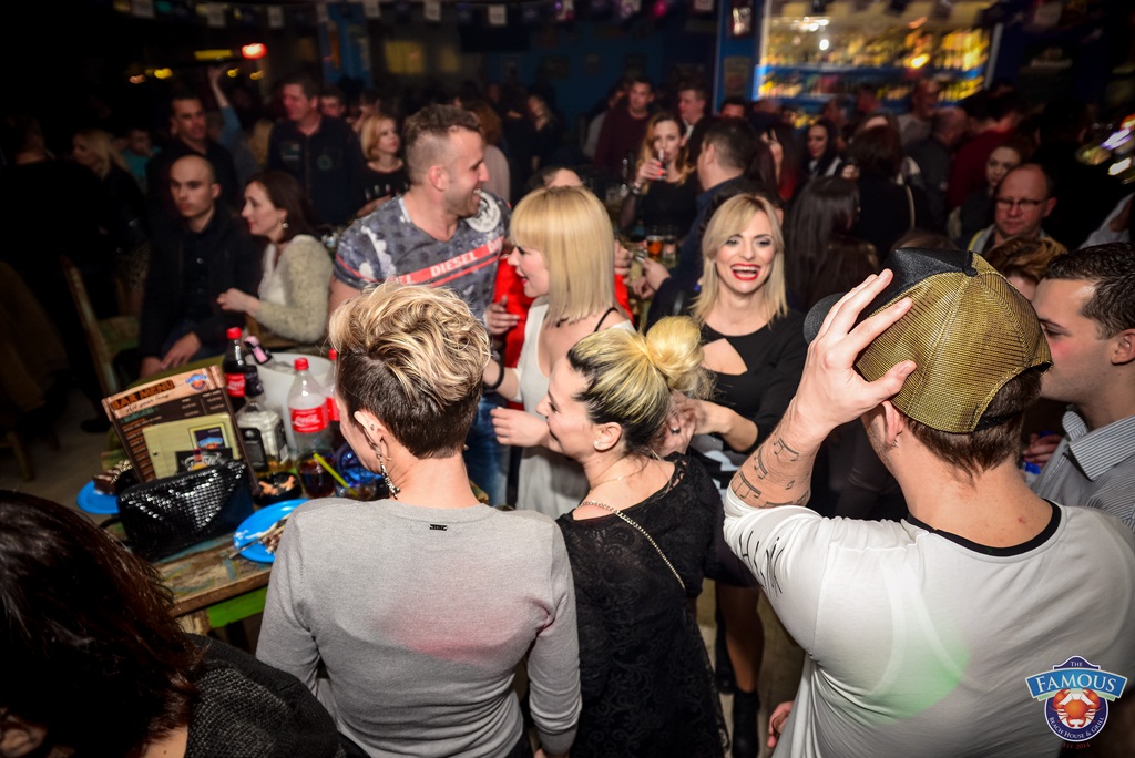 U Famous beach and grill baru Rockatansky bend proslavio je 20 godina djelovanja U Famous beach and grill baru Rockatansky bend proslavio je 20 godina djelovanja