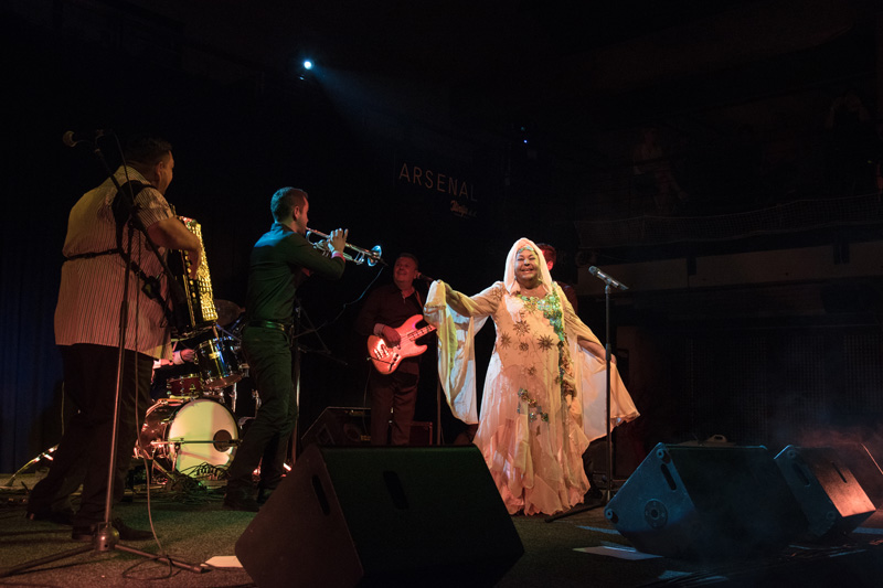 Esma Redžepova, prateći bend Folk Masters i gost Ibus Ibraimovski @ Arsenal Zadar Esma Redžepova, prateći bend Folk Masters i gost Ibus Ibraimovski @ Arsenal Zadar
