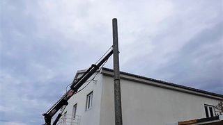 Postavljaju se reflektori na stadion biogradskog HNK Primorac Postavljaju se reflektori na stadion biogradskog HNK Primorac