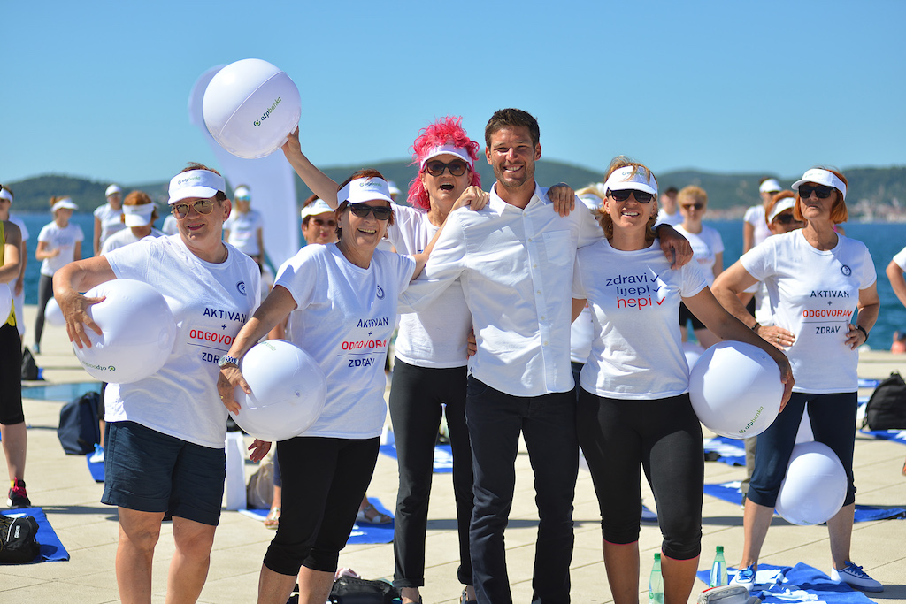 Stotinu vježbača na jutarnjem treningu Aktivne Hrvatske pozdravilo sunce Stotinu vježbača na jutarnjem treningu Aktivne Hrvatske pozdravilo sunce