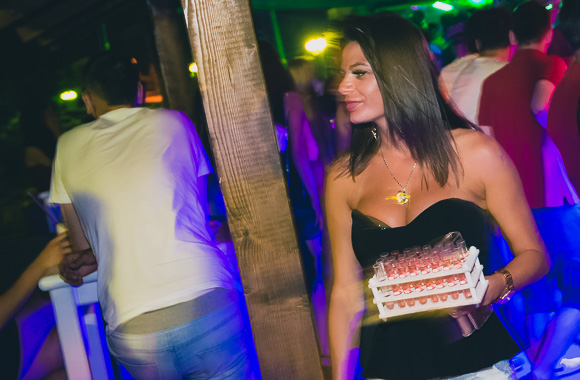 DJ Andrologic @ Cocktail bar Mango, 11.7.2015. (foto: Ivan Toman) DJ Andrologic @ Cocktail bar Mango, 11.7.2015. (foto: Ivan Toman)