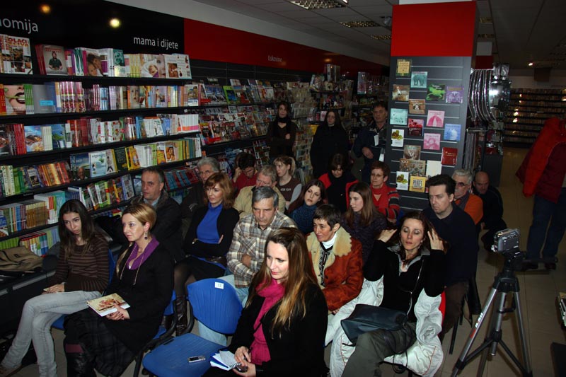 Književna večer grupe ZaPis i gosta Jurice Pavičića (foto: Filip Plazonić)