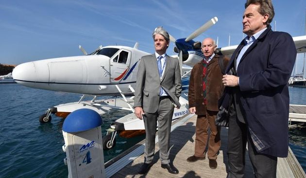 Zadar – Nakon 101 godinu opet je poletio hidroavion iz zadarske luke. Na promotivnom letu European Coastal Airlines iz Tankerkomercove marine u gradu, vlasniku tvrtke i pokretacu projekta hidroavinskih jadranskih veza Klausu Dieteru Martinu pridruzio se i