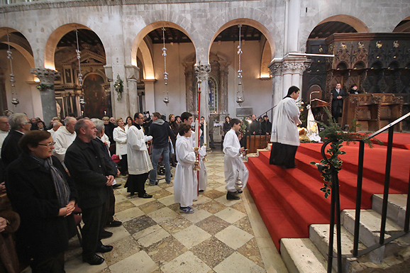 Božićno misno slavlje u katedrali sv. Stošije (foto:Saša Čuka)
