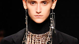 Naušnice kao nezaobilazan detalj ove sezone