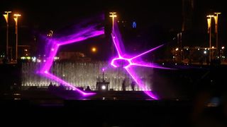 Zagrebacki gradonacelnik Milan Bandic svecano je otvorio zagrebacke fontane. U glazbenom dijelu programa nastupili su Prljavo kazaliste, Ivana Kindl, te orkestar i solisti Kazalista Komedija pod ravnanjem Kresimira Batinica: Renata Sabljak, Sandra Bagaric