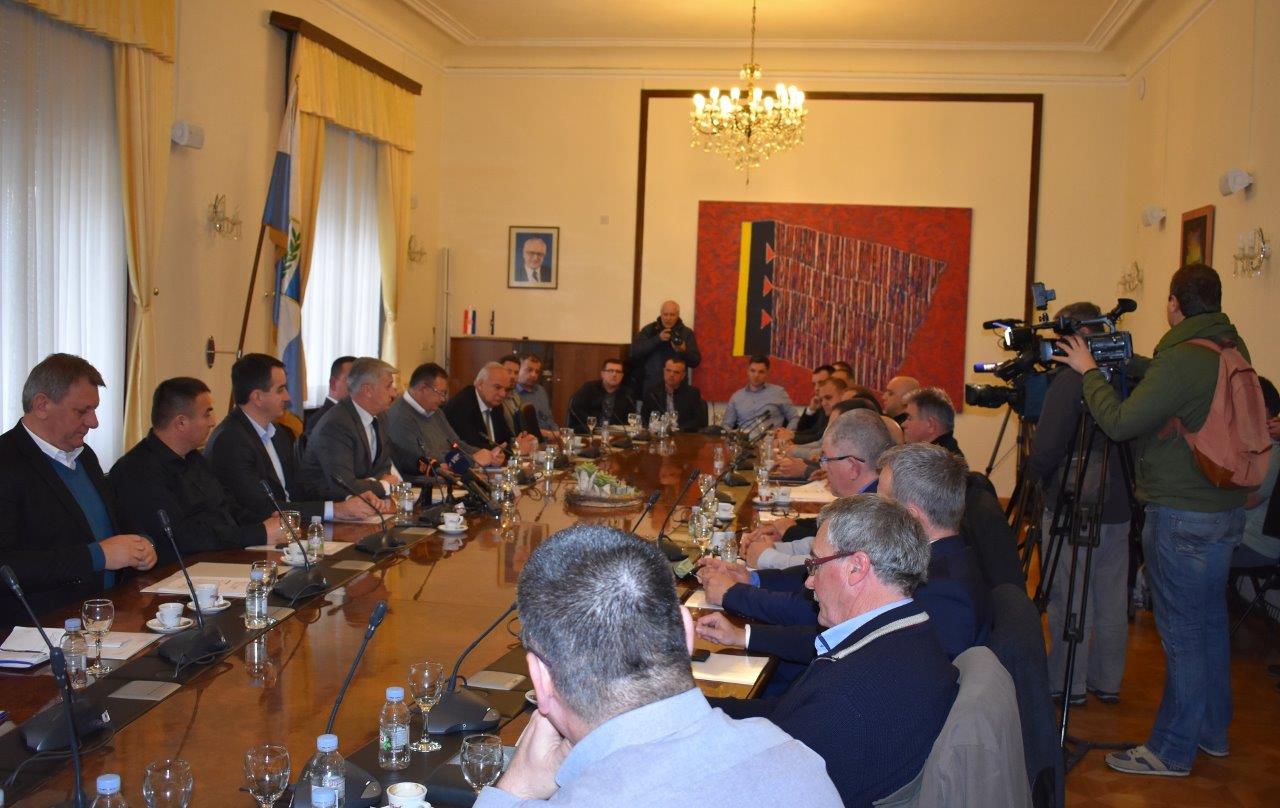 Zadarski župan Božidara Longin održao sastanak s gradonačelnicima i načelnicima Zadarski župan Božidara Longin održao sastanak s gradonačelnicima i načelnicima