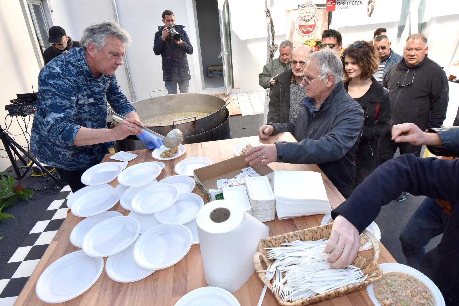 Priprema rižota s plodovima mora u sklopu Tuna, Sushi & Wine Festivala Priprema rižota s plodovima mora u sklopu Tuna, Sushi & Wine Festivala