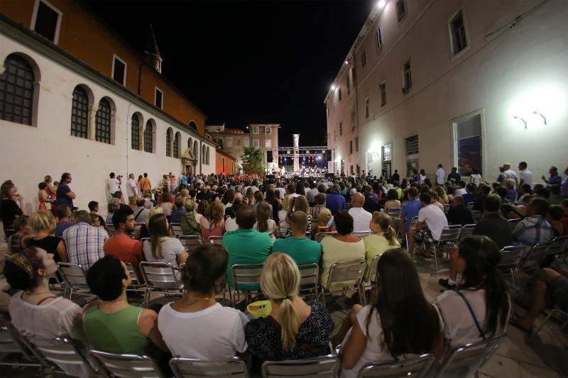 17.07.2013., Zadar – Na Poljani Sime Budinica odrzan je koncert Simon Marlowa i Jazz orkestra HRT-a. Photo: Filip Brala/PIXSELL 17.07.2013., Zadar – Na Poljani Sime Budinica odrzan je koncert Simon Marlowa i Jazz orkestra HRT-a. Photo: Filip Brala/PIXSELL