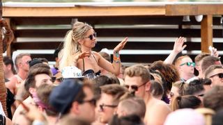 Zrće: Drugi dan Hideout festivala privukao je mnogobrojnu publiku na after beach party, Photo: Luka Stanzl/PIXSELL Zrće: Drugi dan Hideout festivala privukao je mnogobrojnu publiku na after beach party, Photo: Luka Stanzl/PIXSELL