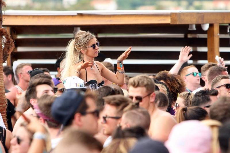 Zrće: Drugi dan Hideout festivala privukao je mnogobrojnu publiku na after beach party, Photo: Luka Stanzl/PIXSELL Zrće: Drugi dan Hideout festivala privukao je mnogobrojnu publiku na after beach party, Photo: Luka Stanzl/PIXSELL