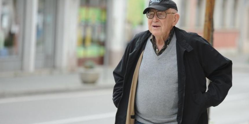 25.09.2014., Knin – U sklopu Edukacijskih jutara i Festivala tolerancije u Kninu je gostovao dvostruki oscarovac Branko Lustig. Poznati oscarovac je uz projekciju filma odrzao i predavanje kninskim srednjoskolcima. Photo: Hrvoje Jelavic/PIXSELL