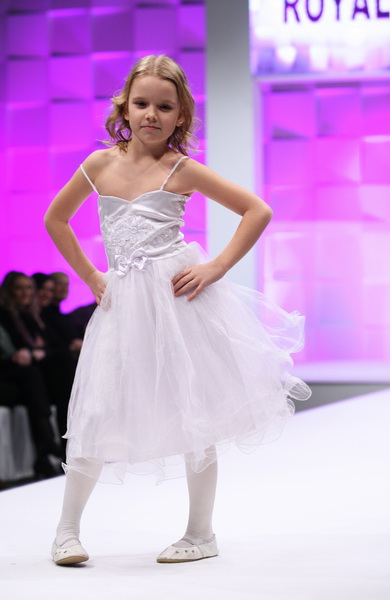 Zagreb, 040211. 
Arena Zagreb, Laniste.
13. Sajam vjencanja, velika modna revija sa modelima modne agencije Sandra. 
Na slici: kreaacije Royal Bride.
Foto: Biljana Gaurina / CROPIX