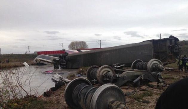 U Francuskoj brzi vlak izletio iz tračnica, foto: Twitter