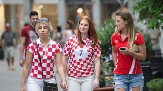 Hrvatski navijači okupirali Lens uoči utakmice s Portugalom, Photo: PIXSELL Hrvatski navijači okupirali Lens uoči utakmice s Portugalom, Photo: PIXSELL