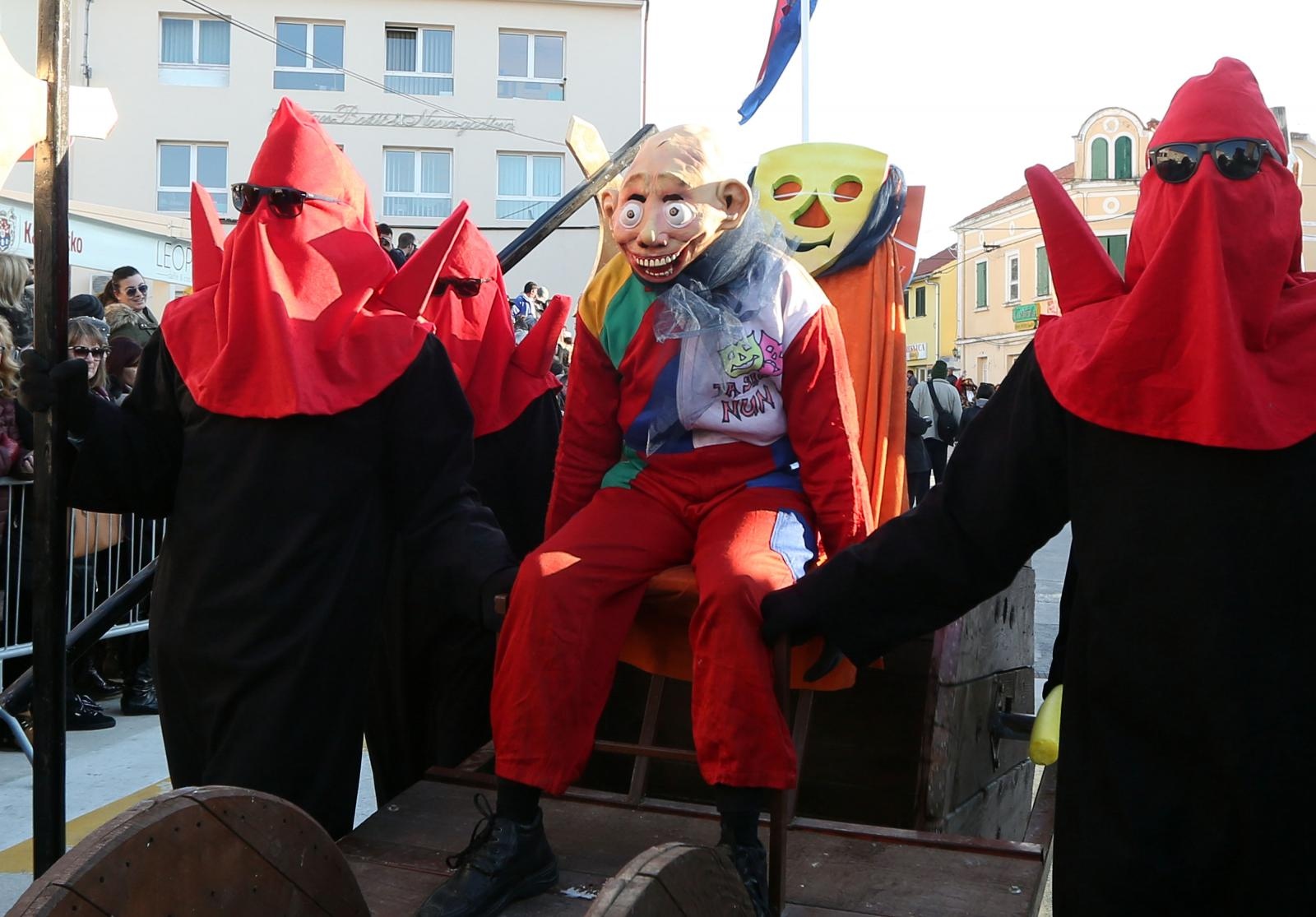 Murter: Maškarana povorka Velike Bake