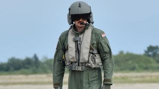 U Zracnoj bazi Zemunik odrzana je prezentacija pocetka letacke obuke na helikopterima OH-58D Kiowa Warrior koji su donacija americke vojske. Prezentaciji je naocio ministar obrane RH Damir Krsticevic koji je sudjelovao u trenaznom letu