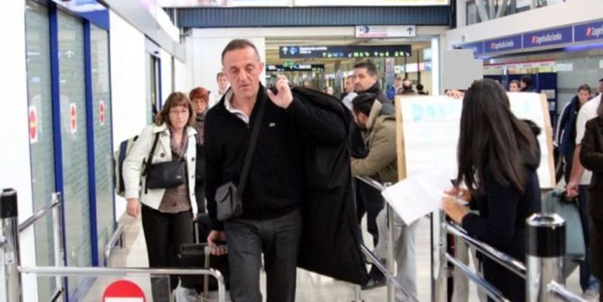 Jakovinu na povratku iz Balija Mladež HDZ-a dočekala s transparentom Jakovinu na povratku iz Balija Mladež HDZ-a dočekala s transparentom