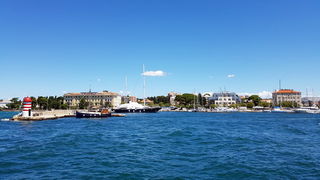 Guštanje u valovima i glazbi Morskih orgulja, a sliku je upotpunio jedrenjak Club Med 2. Foto: Mladen Malik Guštanje u valovima i glazbi Morskih orgulja, a sliku je upotpunio jedrenjak Club Med 2. Foto: Mladen Malik
