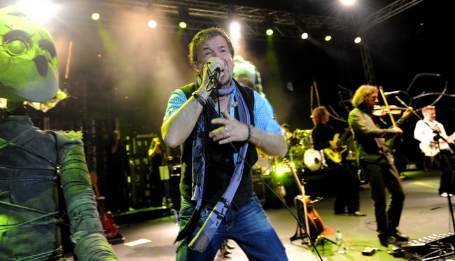 Zadar, 070510
U sklopu velike Gibonnijeve turneje Toleranca tour 2010, odrzan je koncert u Zadru u dvorani Kresimira Cosica na Visnjiku. 
Foto: Andrija Lucic / CROPIX