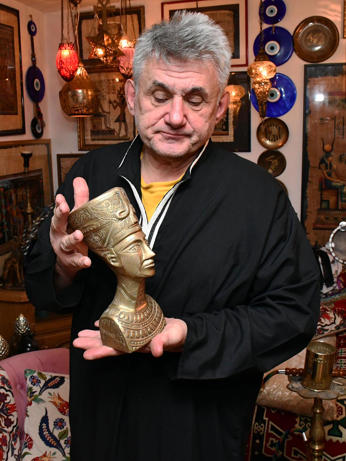 Brođanin Stanislav Hudi živi u kući koju je uredio u egipatskom stilu Brođanin Stanislav Hudi živi u kući koju je uredio u egipatskom stilu