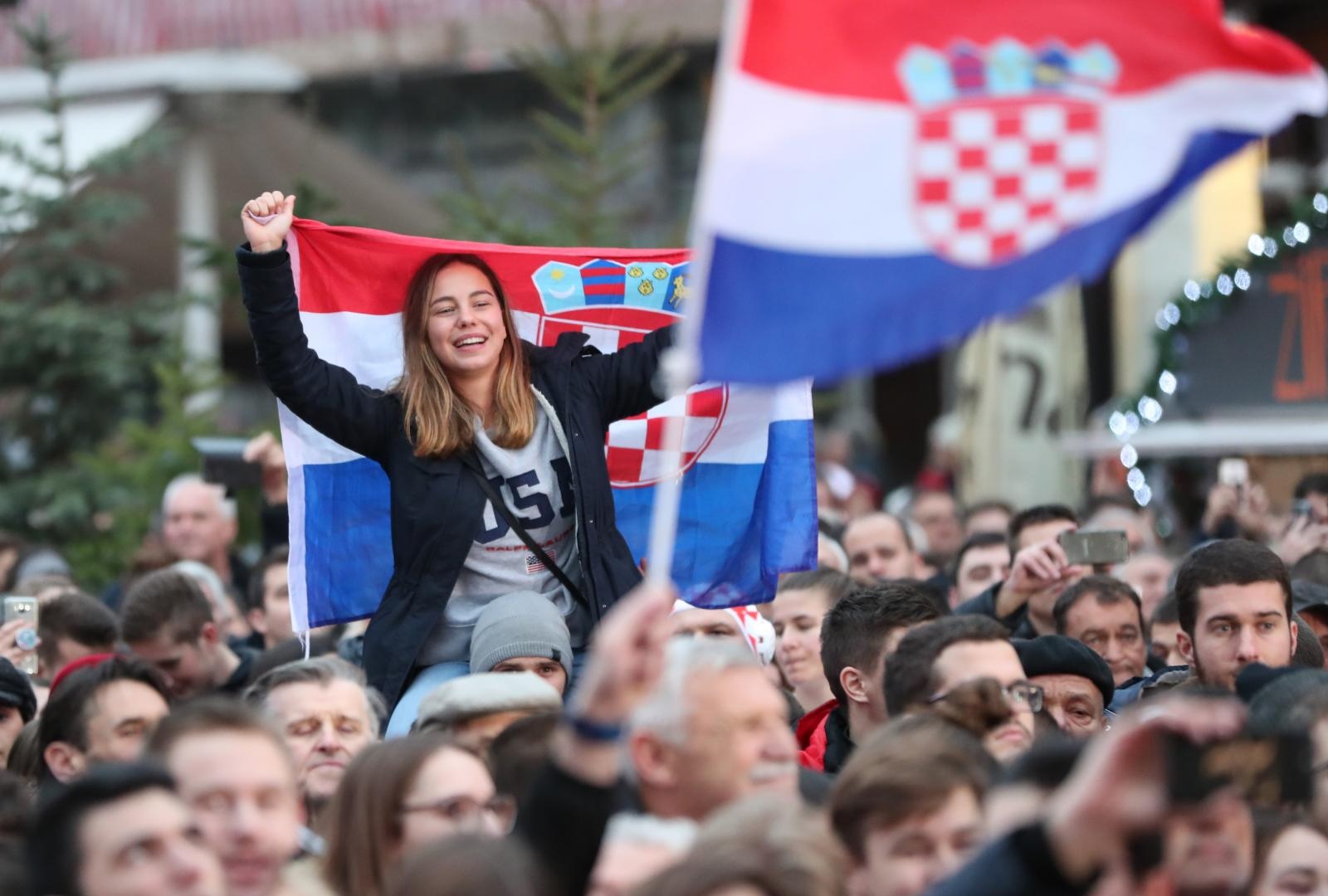 Zlatne tenisače na Trgu bana Josipa Jelačića dočekale tisuće navijača Zlatne tenisače na Trgu bana Josipa Jelačića dočekale tisuće navijača
