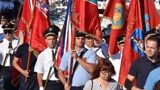 Vodice: Mimohodom vatrogasaca započelo obilježavanje 9. obljetnice kornatske tragedije. Photo: Hrvoje Jelavić/PIXSELL Vodice: Mimohodom vatrogasaca započelo obilježavanje 9. obljetnice kornatske tragedije. Photo: Hrvoje Jelavić/PIXSELL