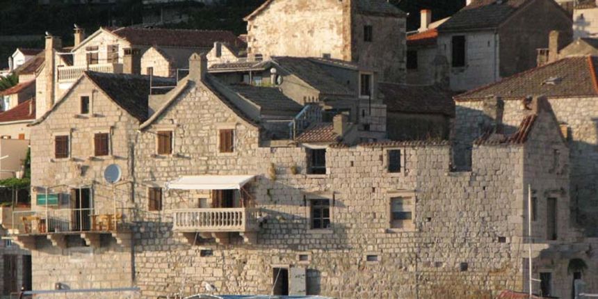 Otok Vis (Foto: vis-island.info) Otok Vis (Foto: vis-island.info)