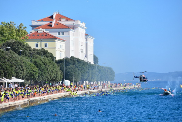 10. dm Millennium Jump na zadarskoj rivi – 3 tisuće skakača poslalo prekrasnu priču u svijet 10. dm Millennium Jump na zadarskoj rivi – 3 tisuće skakača poslalo prekrasnu priču u svijet
