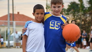 U povodu blagdana Kraljice Mira u Stanovima odigrana utakimica između veterana KK Zadar i Stanova, Foto: Iva Perinčić U povodu blagdana Kraljice Mira u Stanovima odigrana utakimica između veterana KK Zadar i Stanova, Foto: Iva Perinčić